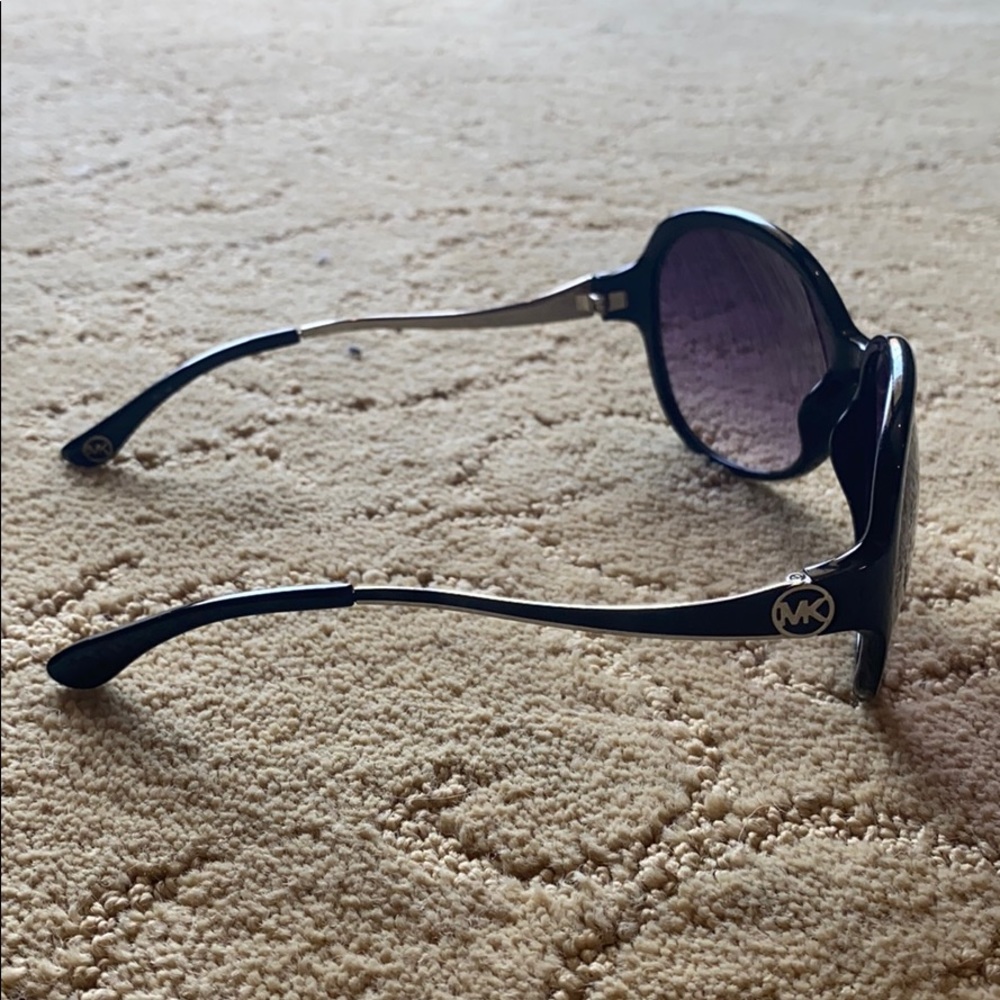 MICHAEL KORS black sunglasses